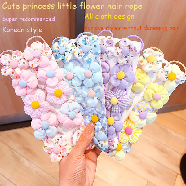 Girls Have Good Looks And Won'T Hurt Their Hair. Flower Small Rubber